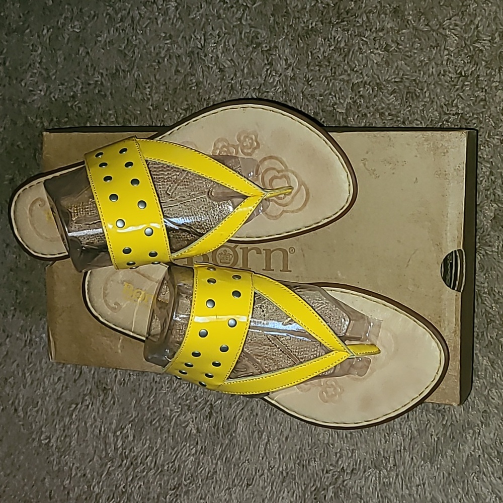 Born studded thong yellow sandals. Size 10 - Picture 3 of 5